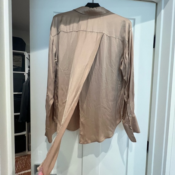 Anthropology silk Champaign M shirt. Slit back opening. Size M, new with tags - Picture 5 of 6